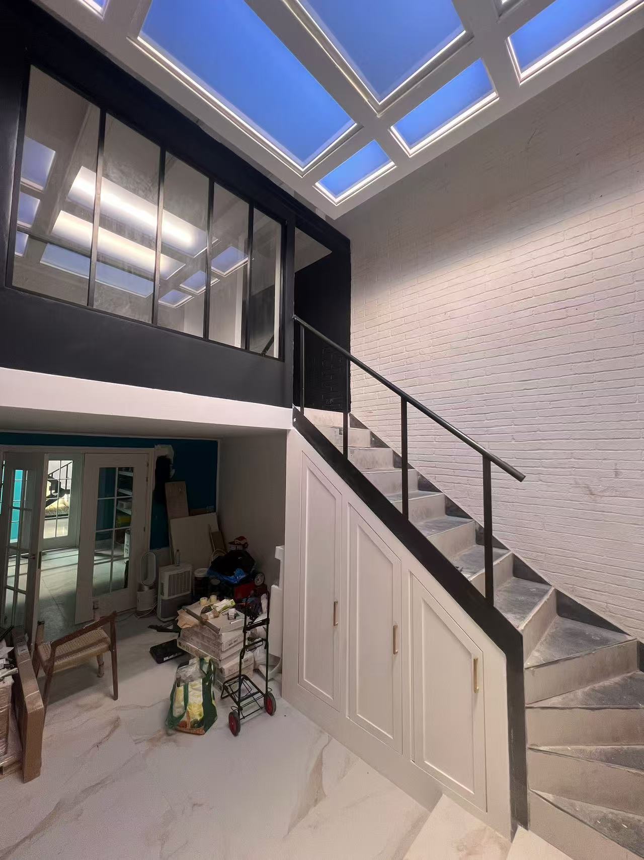 Последние блоги о компании Как искусственные светильники преображают внутренние пространства без окон