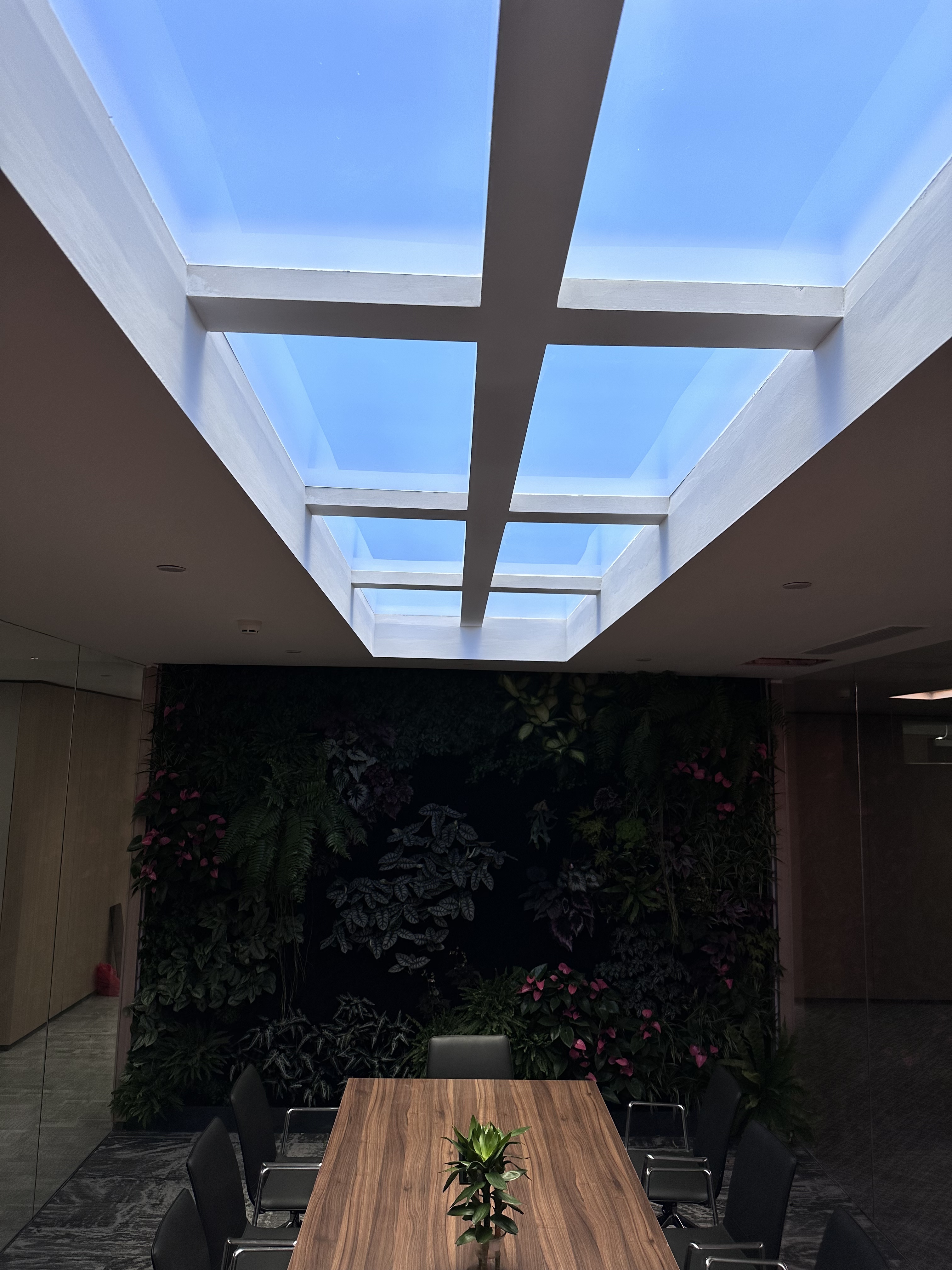 Последние блоги о компании Why Rayleigh-Scattering Lights Are Different from Standard LED Panel Lights