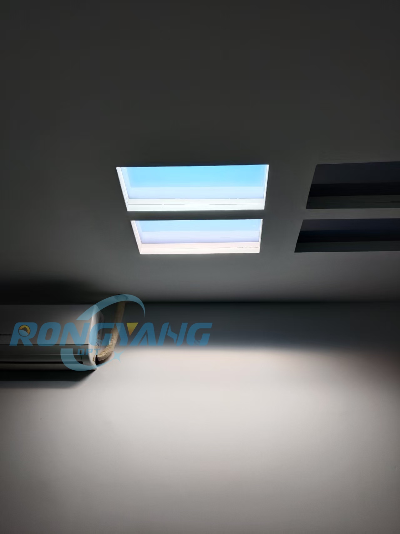 Последние блоги о компании Artificial Skylight vs Real Skylight: Cost and Installation Comparison