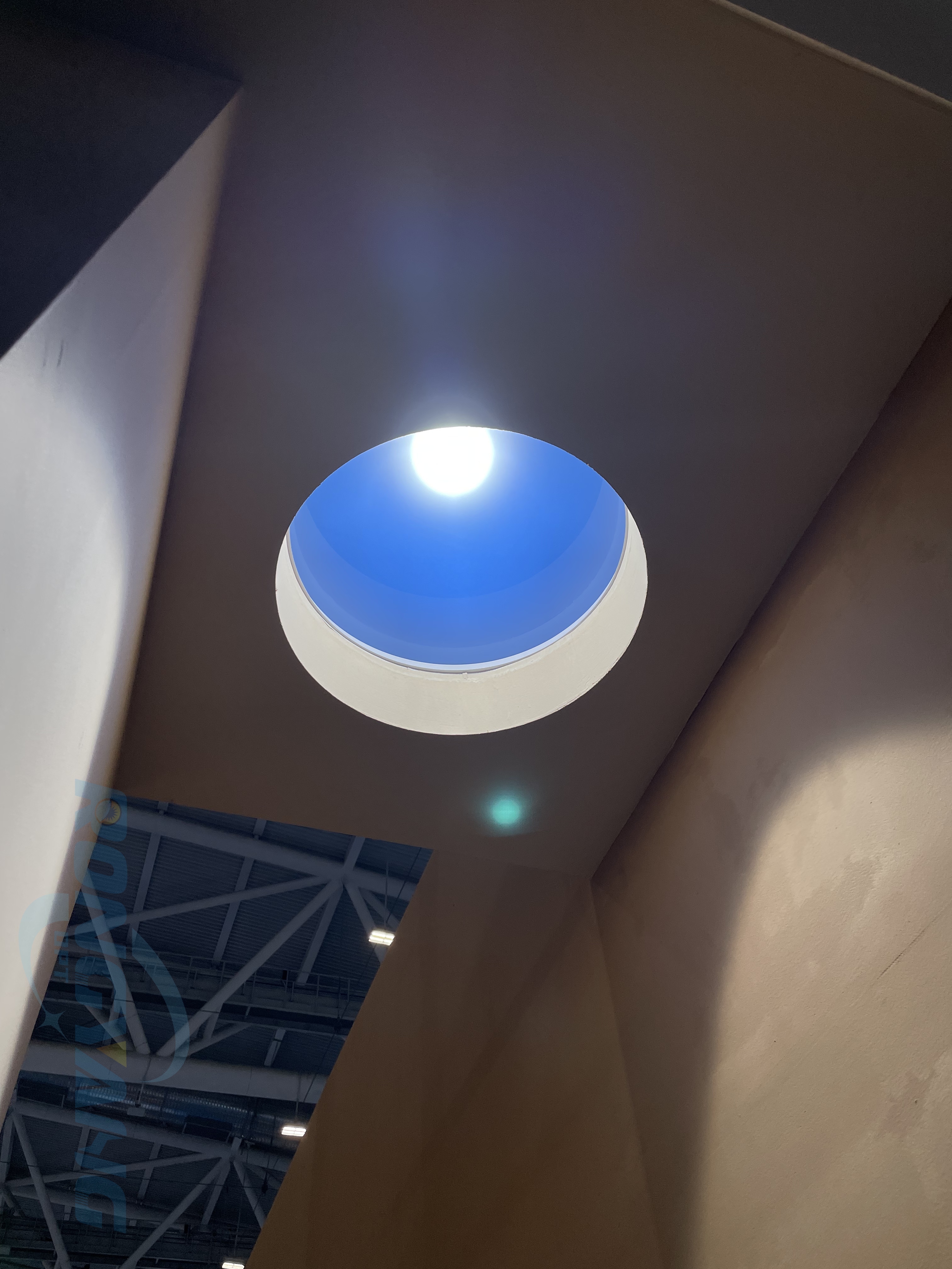 Последние блоги о компании Key Factors to Consider Before Choosing an Artificial Skylight