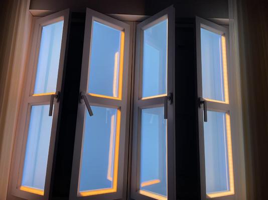 160 Вт умный люк с более чем 10000 люмен и мультипротокольной интеграцией для закрытых помещений